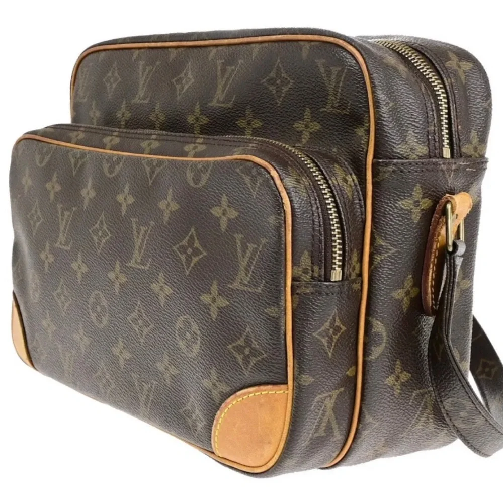 LOUIS VUITTON Nile MM Monogram Messenger Bag COMES WITH: LV Dust Bag COA TH8902